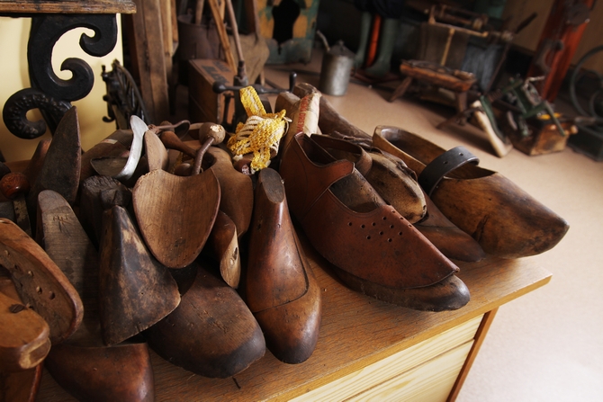 Zdjęcia narzędzi szewskich - 07_izba_regionalna_foto.jpg